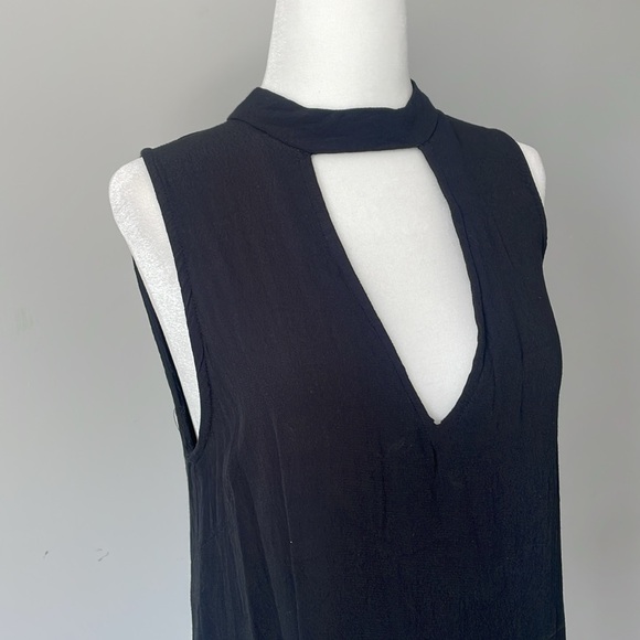 Slideshow Black Top🖤 - Picture 3 of 5